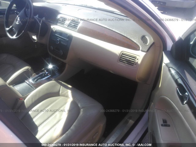 1G4HE57Y37U156142 - 2007 BUICK LUCERNE CXS WHITE photo 5