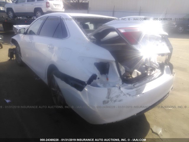 4T1BF1FKXFU488019 - 2015 TOYOTA CAMRY LE/XLE/SE/XSE WHITE photo 3