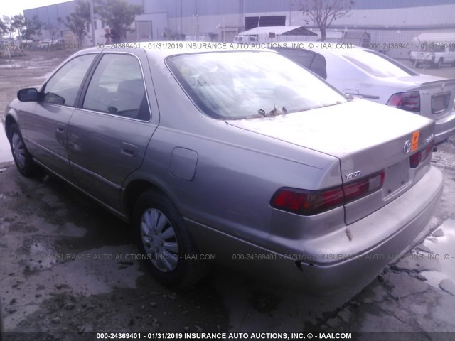 JT2BG22K4W0204476 - 1998 TOYOTA CAMRY CE/LE/XLE GOLD photo 3