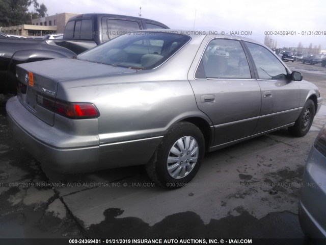 JT2BG22K4W0204476 - 1998 TOYOTA CAMRY CE/LE/XLE GOLD photo 4