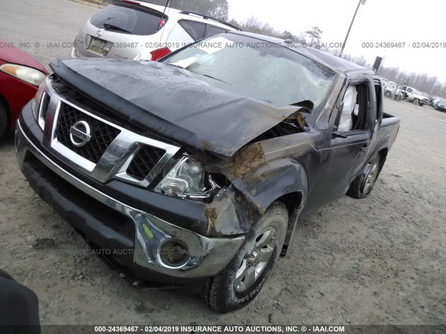 1N6AD0CU0BC407998 - 2011 NISSAN FRONTIER SV/PRO-4X GRAY photo 2