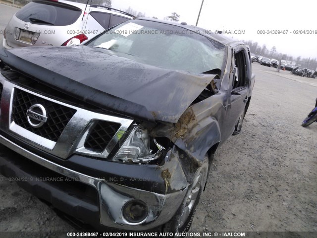 1N6AD0CU0BC407998 - 2011 NISSAN FRONTIER SV/PRO-4X GRAY photo 6