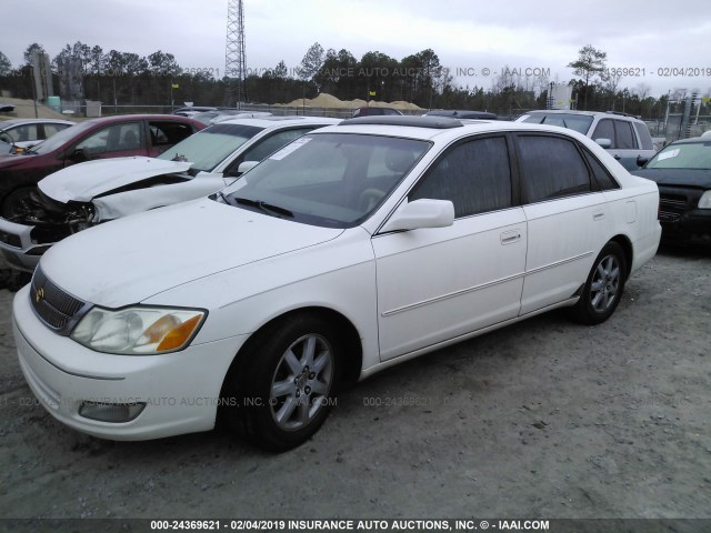 4T1BF28B1YU031900 - 2000 TOYOTA AVALON WHITE photo 2