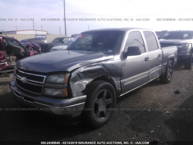 2GCEC13T061128258 - 2006 CHEVROLET SILVERADO C1500 GRAY photo 2