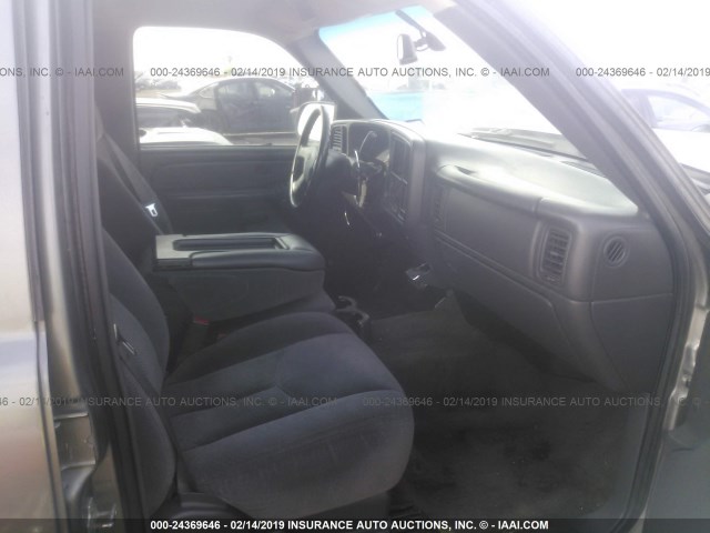 2GCEC13T061128258 - 2006 CHEVROLET SILVERADO C1500 GRAY photo 5