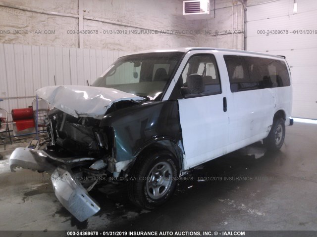 1GNFH15T651108420 - 2005 CHEVROLET EXPRESS G1500  WHITE photo 2