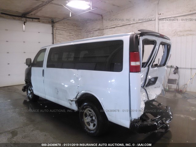 1GNFH15T651108420 - 2005 CHEVROLET EXPRESS G1500  WHITE photo 3