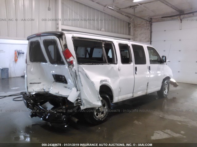 1GNFH15T651108420 - 2005 CHEVROLET EXPRESS G1500  WHITE photo 4