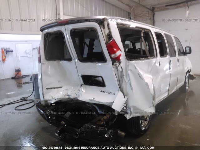 1GNFH15T651108420 - 2005 CHEVROLET EXPRESS G1500  WHITE photo 6