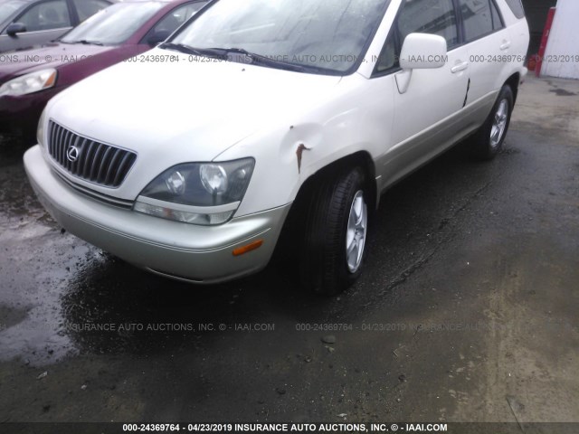 JT6HF10U3X0044781 - 1999 LEXUS RX 300 WHITE photo 6