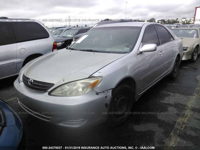 JTDBE32K530140124 - 2003 TOYOTA CAMRY LE/XLE SILVER photo 2