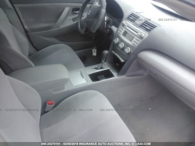 4T4BF3EKXAR024112 - 2010 TOYOTA CAMRY SE/LE/XLE 黑色 照片 5