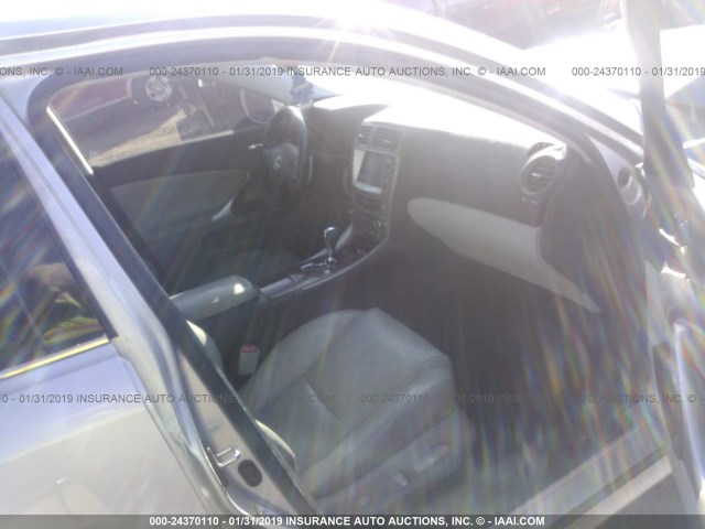 JTHBK262685053984 - 2008 LEXUS IS 250 SILVER photo 5