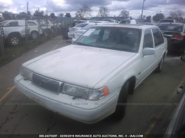 YV1KS9606W1130845 - 1998 VOLVO S90 WHITE photo 2