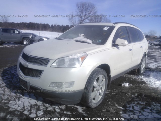 1GNKRGED0CJ385441 - 2012 CHEVROLET TRAVERSE LT WHITE photo 2