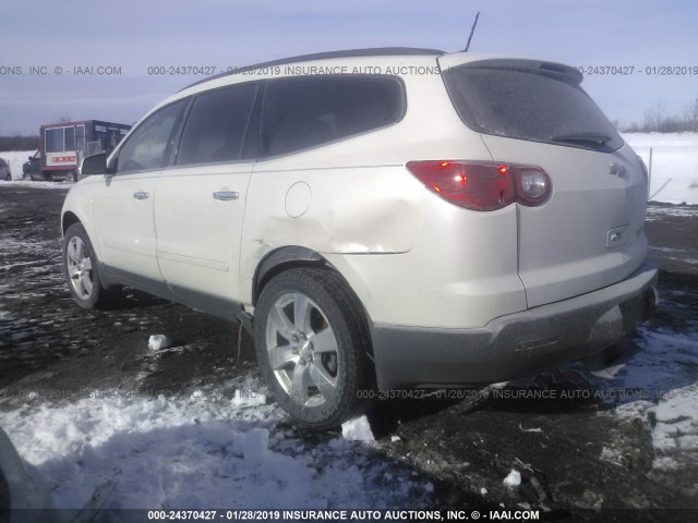 1GNKRGED0CJ385441 - 2012 CHEVROLET TRAVERSE LT WHITE photo 3