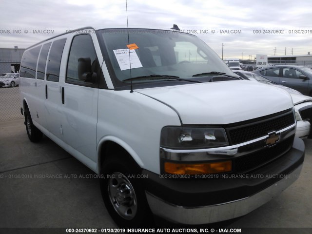 1GAZGPFG1J1216721 - 2018 CHEVROLET EXPRESS G3500 LT WHITE photo 1