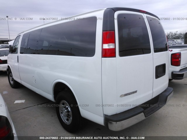 1GAZGPFG1J1216721 - 2018 CHEVROLET EXPRESS G3500 LT WHITE photo 3