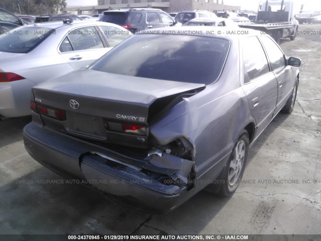 JT2BF22K7X0220661 - 1999 TOYOTA CAMRY LE/XLE Сұр фото 4