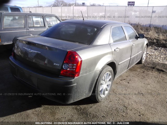 2C3KA43R38H322862 - 2008 CHRYSLER 300 GRAY photo 4