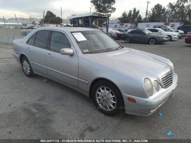 WDBJF65J4YB092400 - 2000 MERCEDES-BENZ E 320 SILVER photo 1