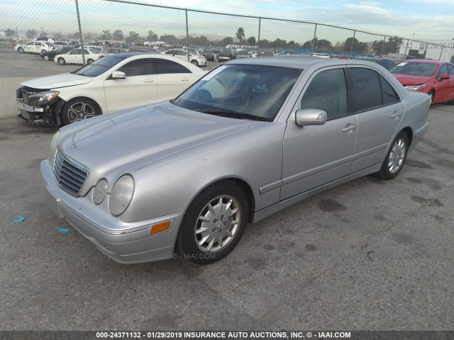 WDBJF65J4YB092400 - 2000 MERCEDES-BENZ E 320 SILVER photo 2