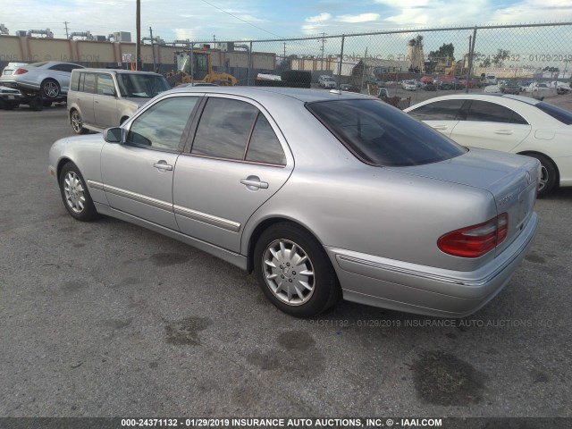 WDBJF65J4YB092400 - 2000 MERCEDES-BENZ E 320 SILVER photo 3