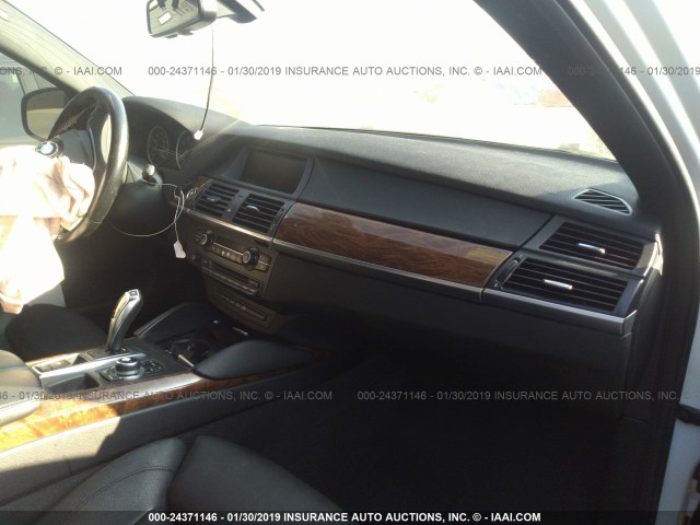 5UXFG8C59CL590812 - 2012 BMW X6 XDRIVE50I WHITE photo 5
