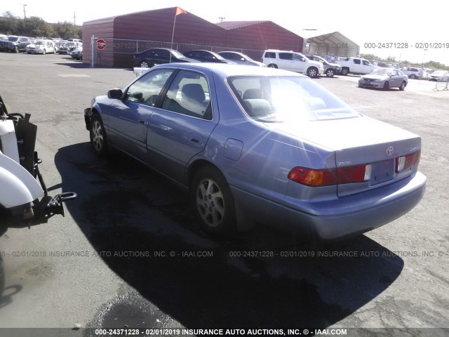 JT2BF22K5Y0254678 - 2000 TOYOTA CAMRY CE/LE/XLE BLUE photo 3