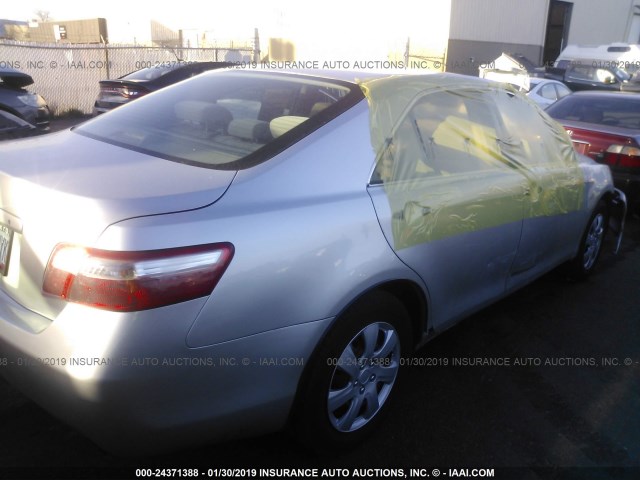 4T4BE46KX8R018571 - 2008 TOYOTA CAMRY CE/LE/XLE/SE SILVER photo 4