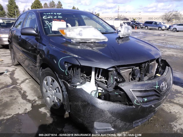 4T1BF3EK7BU197145 - 2011 TOYOTA CAMRY SE/LE/XLE 灰色 照片 1