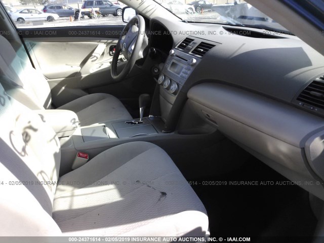 4T1BF3EK7BU197145 - 2011 TOYOTA CAMRY SE/LE/XLE 灰色 照片 5