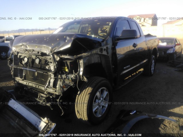 5TFRY5F11DX143212 - 2013 TOYOTA TUNDRA DOUBLE CAB SR5 GRAY photo 2