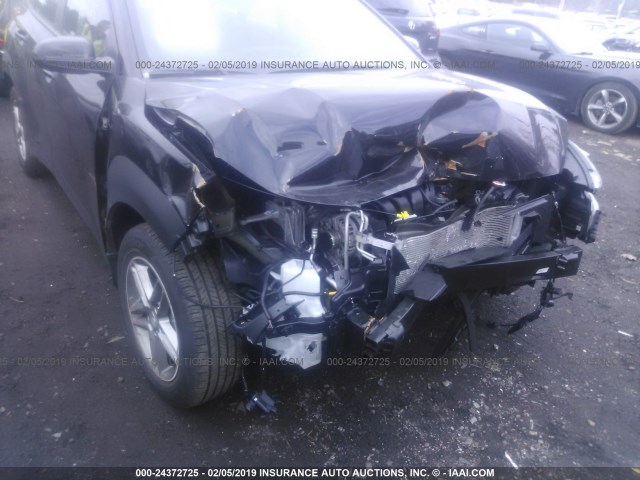 KM8K1CAA2JU114747 - 2018 HYUNDAI KONA SE BLACK photo 6