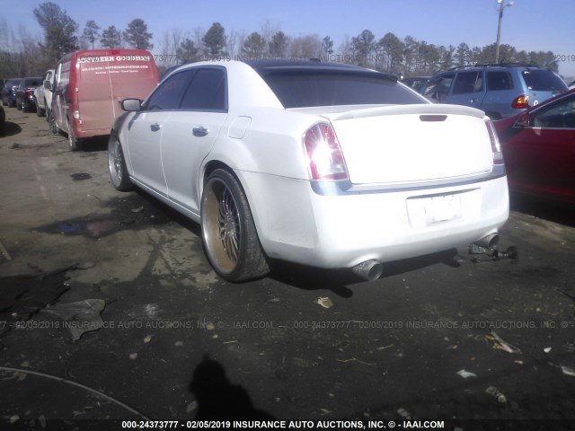 2C3CCAET8DH630402 - 2013 CHRYSLER 300C WHITE photo 3