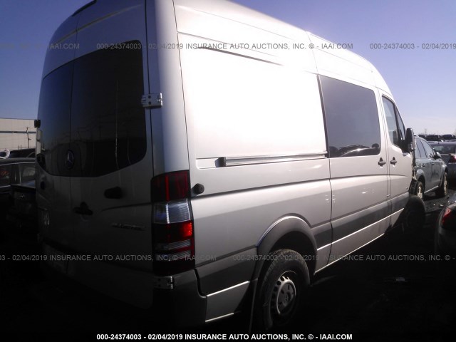 WD4PE7DC0E5943311 - 2014 MERCEDES-BENZ SPRINTER 2500 SILVER photo 4