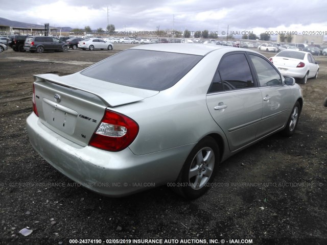 JTDBF30KX20066066 - 2002 TOYOTA CAMRY LE/XLE/SE SILVER photo 4