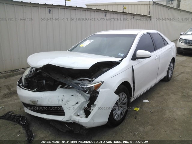 4T4BF1FK9ER418242 - 2014 TOYOTA CAMRY L/SE/LE/XLE WHITE photo 2