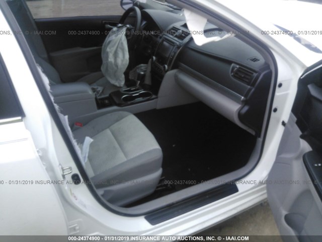 4T4BF1FK9ER418242 - 2014 TOYOTA CAMRY L/SE/LE/XLE WHITE photo 5