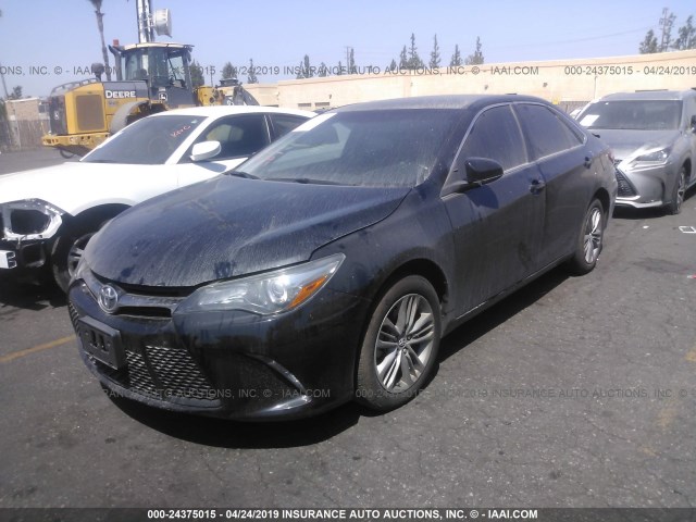 4T1BF1FK1GU192422 - 2016 TOYOTA CAMRY LE/XLE/SE/XSE შავი ფოტო 2