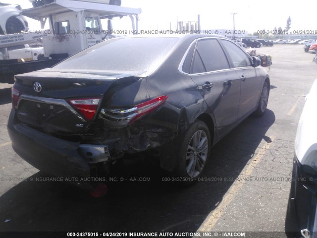 4T1BF1FK1GU192422 - 2016 TOYOTA CAMRY LE/XLE/SE/XSE შავი ფოტო 4