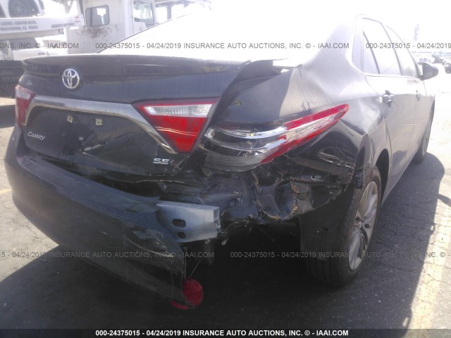 4T1BF1FK1GU192422 - 2016 TOYOTA CAMRY LE/XLE/SE/XSE შავი ფოტო 6