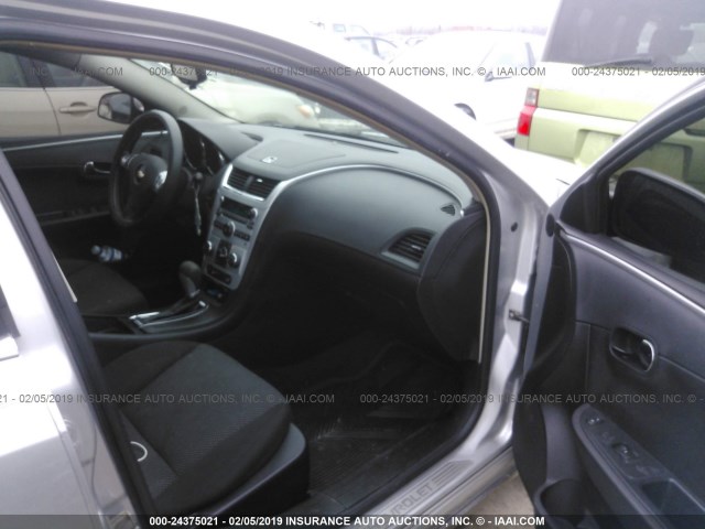 1G1ZH57B194116696 - 2009 CHEVROLET MALIBU 1LT ვერცხლისფერი ფოტო 5