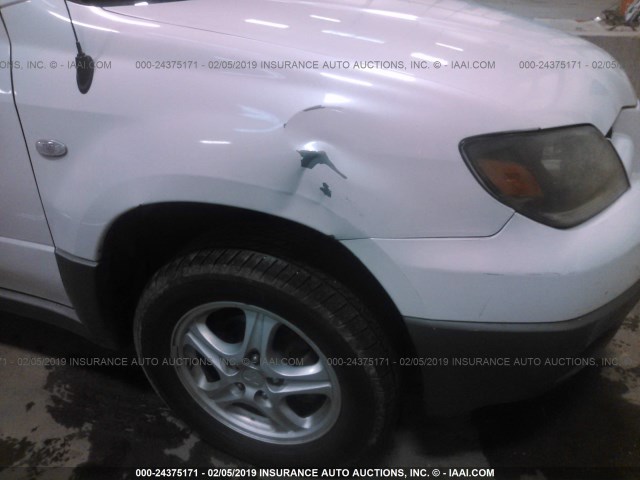 JA4LZ31G83U111130 - 2003 MITSUBISHI OUTLANDER LS WHITE photo 6