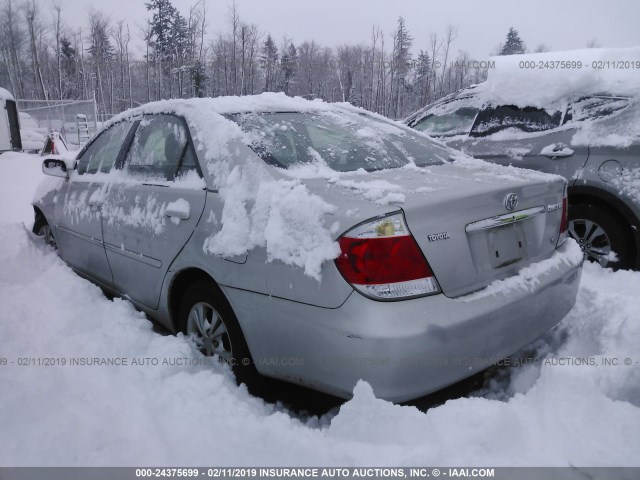 4T1BF30K06U634223 - 2006 TOYOTA CAMRY LE/XLE/SE SILVER photo 3