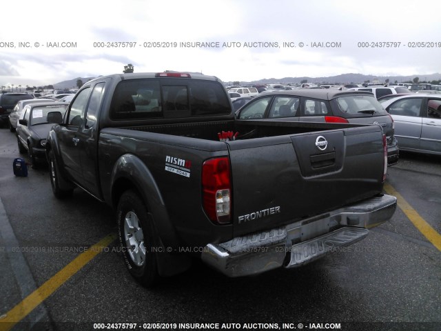 1N6AD06U06C449380 - 2006 NISSAN FRONTIER KING CAB LE/SE/OFF ROAD GRAY photo 3