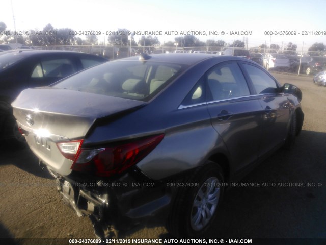 5NPEB4AC4DH661605 - 2013 HYUNDAI SONATA GLS GRAY photo 4