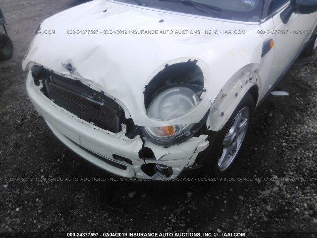 WMWML33579TN69003 - 2009 MINI COOPER CLUBMAN WHITE photo 6