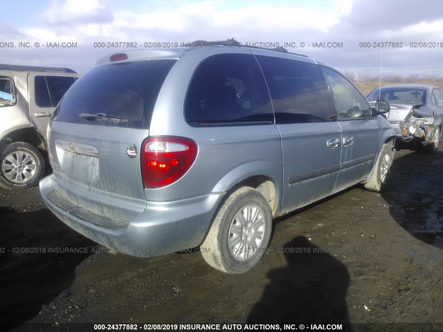 1C4GP45RX5B321032 - 2005 CHRYSLER TOWN & COUNTRY  BLUE photo 4