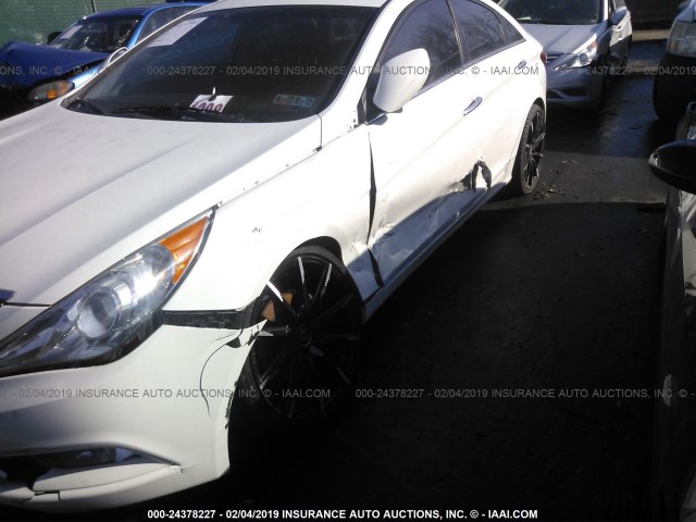 5NPEC4ACXDH627505 - 2013 HYUNDAI SONATA SE/LIMITED WHITE photo 6